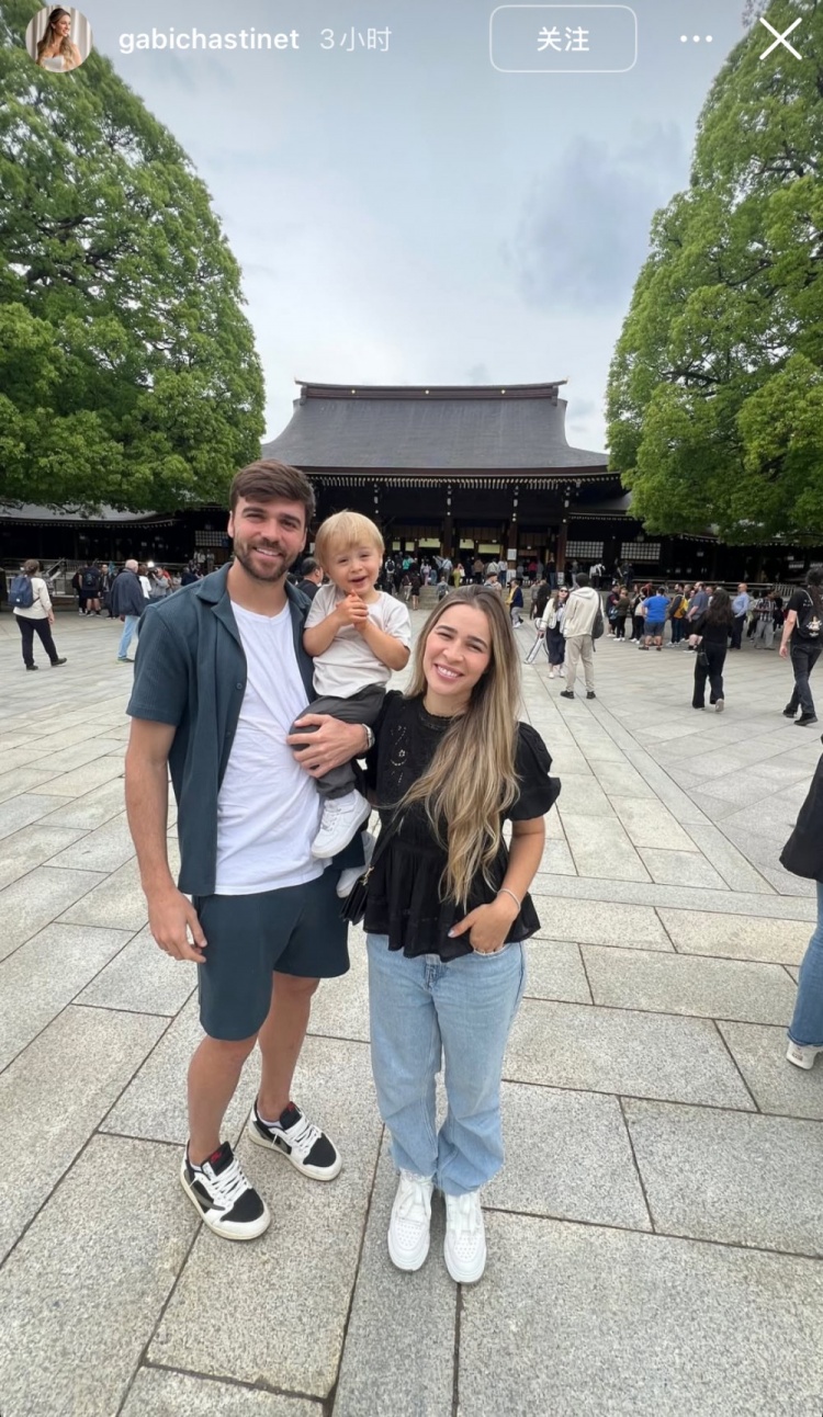 澤卡妻子更新社媒，曬出休賽期一家人在日本明治神宮游覽照